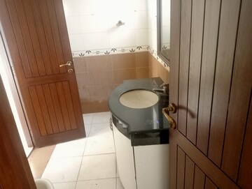 Bathroom in 3 BHK Apartment at Parsvnath Green Ville, Sector 48 – for Rent