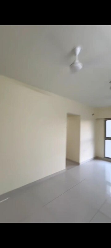 Room in 2 BHK Apartment at Shapoorji Pallonji Astron, Kandivali East – for Rent