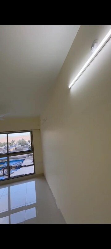 Room in 2 BHK Apartment at Shapoorji Pallonji Astron, Kandivali East – for Rent