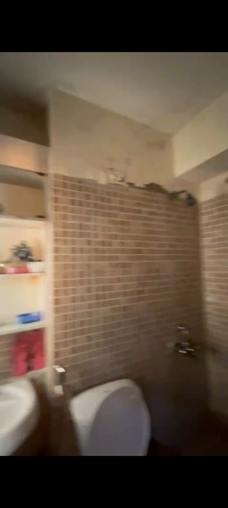 Bathroom, paras-tierea 3 Bedroom 1695 Sq.Ft. Apartment In Sector 137 Noida 8223686