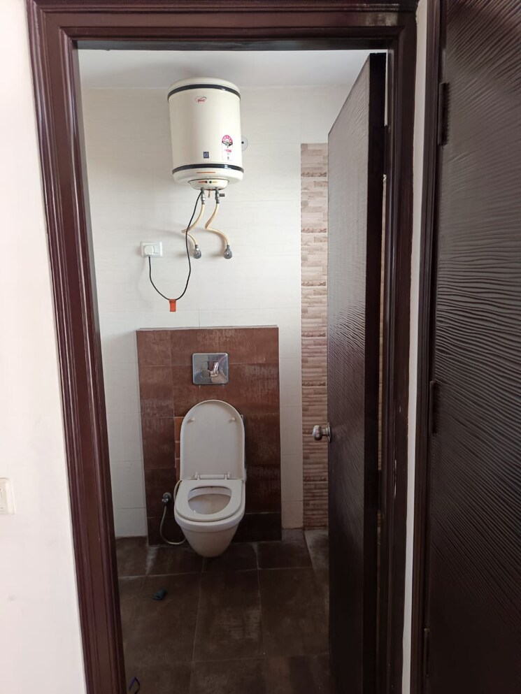 Bathroom, palam-vihar-residents-association 3 Bedroom 1400 Sq.Ft. Builder Floor In Palam Vihar Gurgaon 8224290