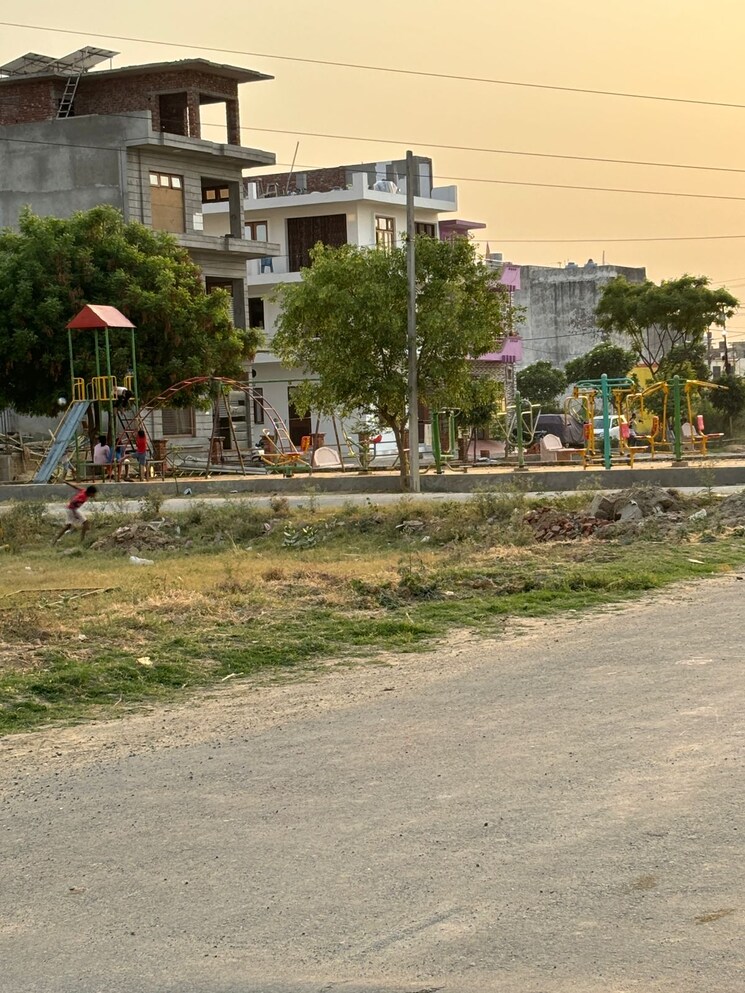 Garden, modipuram bypass  100 Sq.Yd. Plot In Modipuram Bypass Meerut 8223742