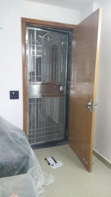 Furnished Amenities in 1 BHK Builder Floor at Paryavaran Complex – for Rent