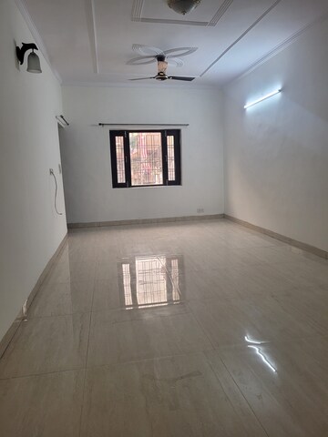 Room in 2 BHK Apartment at Janakpuri – for Rent