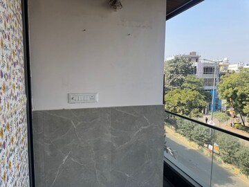 Room in 3 BHK Builder Floor at Chahak Plaza, Shakti Khand – for Rent