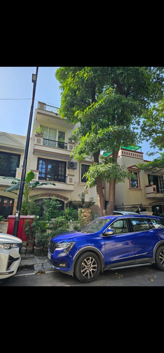 6 BHK + Extra Room Villa For Sale in Eros Rosewood Villas