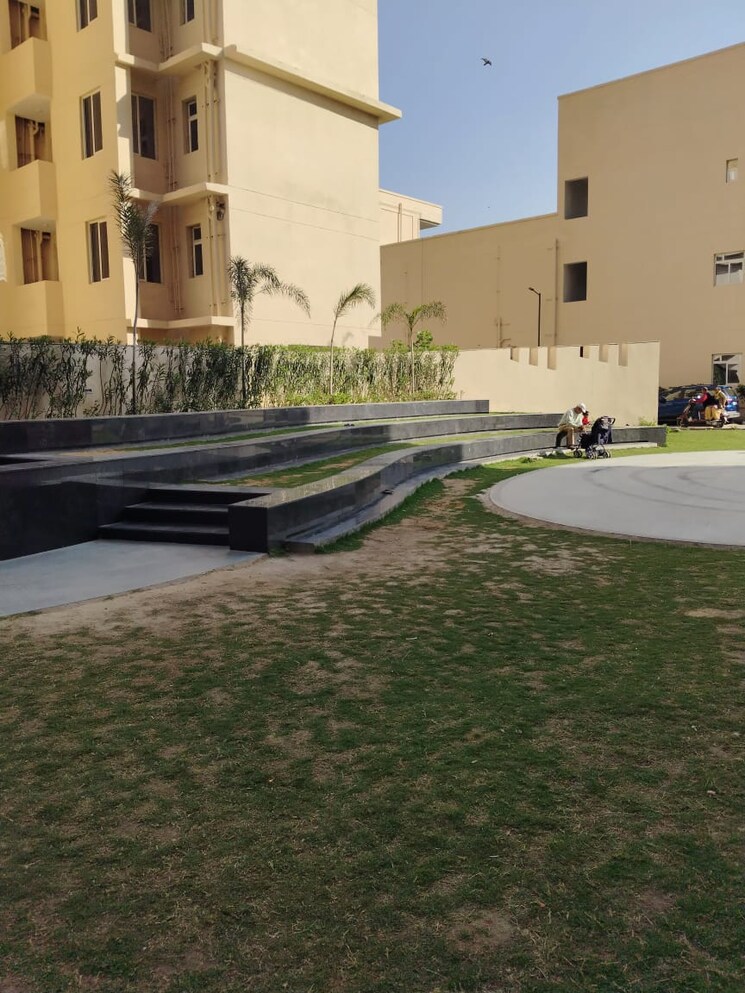 Swimming Pool, signature-global-city-93 2 Bedroom 691 Sq.Ft. Apartment In Sector 93 Gurgaon 8223991