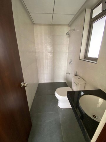 Master Bedroom in 2 BHK Apartment at Kalpataru Paramount, Kapur Bawdi – for Rent
