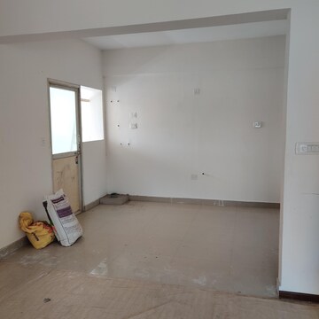 Room in 2.5 BHK Apartment at Skyline Beverly Park, Hebbal – for Sale