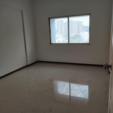 Room in 2.5 BHK Apartment at Skyline Beverly Park, Hebbal – for Sale