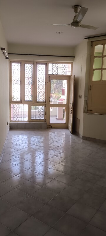 Room in 1 RK Independent House at Sector 14 – for Rent