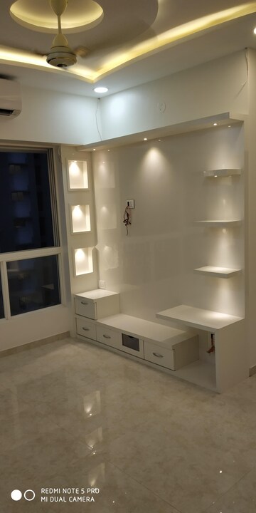 Room in 1 BHK Apartment at Lodha Amara, Kolshet Road – for Rent