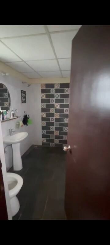 Staircase in 3.5 BHK Apartment at Paramount Emotions, Sector 1 Greater Noida – for Rent