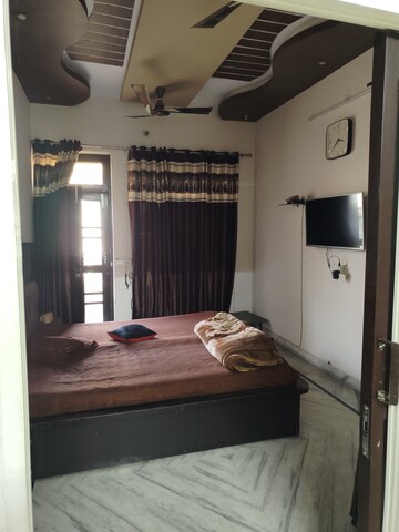 Bedroom in 3 BHK Builder Floor at Sector 2 – for Rent