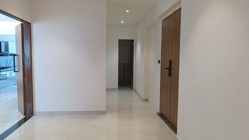 Room in 3 BHK Apartment at Lokhandwala Minerva Mahalaxmi, Mahalaxmi – for Rent