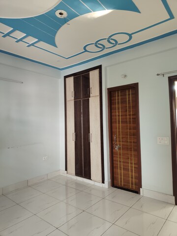 Room in 2 BHK Builder Floor at Sector 2 – for Rent