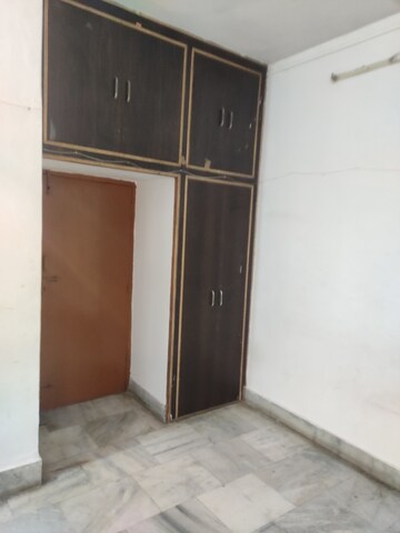 Room in 2 BHK Independent House at Mahanagar – for Rent