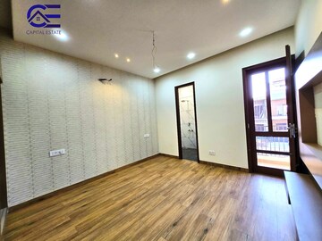 Room in 3 BHK Apartment at Vasundhara Enclave – for Sale