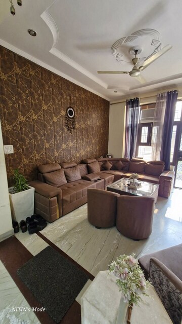 Living Room in 3.5 BHK Builder Floor at Sector 91 – for Sale