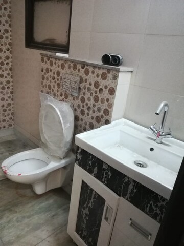 Team Area in 2 BHK Apartment at Sector 47 – for Rent
