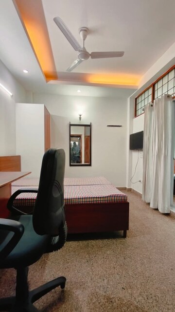 Living Room in 1 BHK Builder Floor at Ansal Sushant Lok I, Sector 43 – for Rent