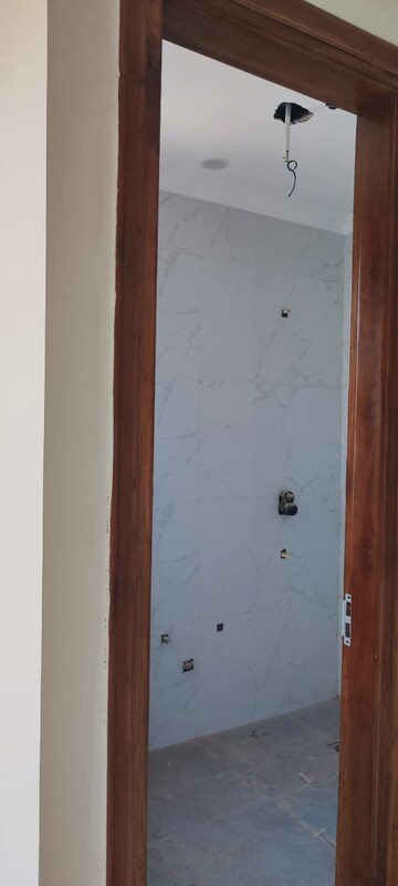 Furnished Amenities in 3 BHK Builder Floor at BPTP Park Central, Sector 85 – for Sale