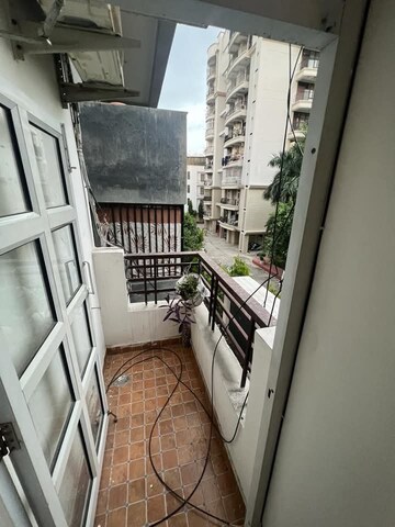 Balcony in 1 BHK Builder Floor at Ansal Sushant Lok I, Sector 43 – for Rent