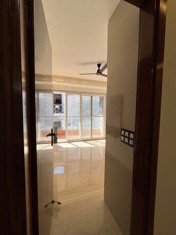 Room in 3 BHK Apartment at Vasundhara Enclave – for Sale