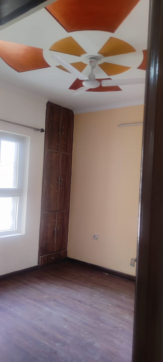 3 BHK + Pooja Room,Study Room,Extra Room 250 Sq.Yd. Builder Floor in BPTP Eden Estate