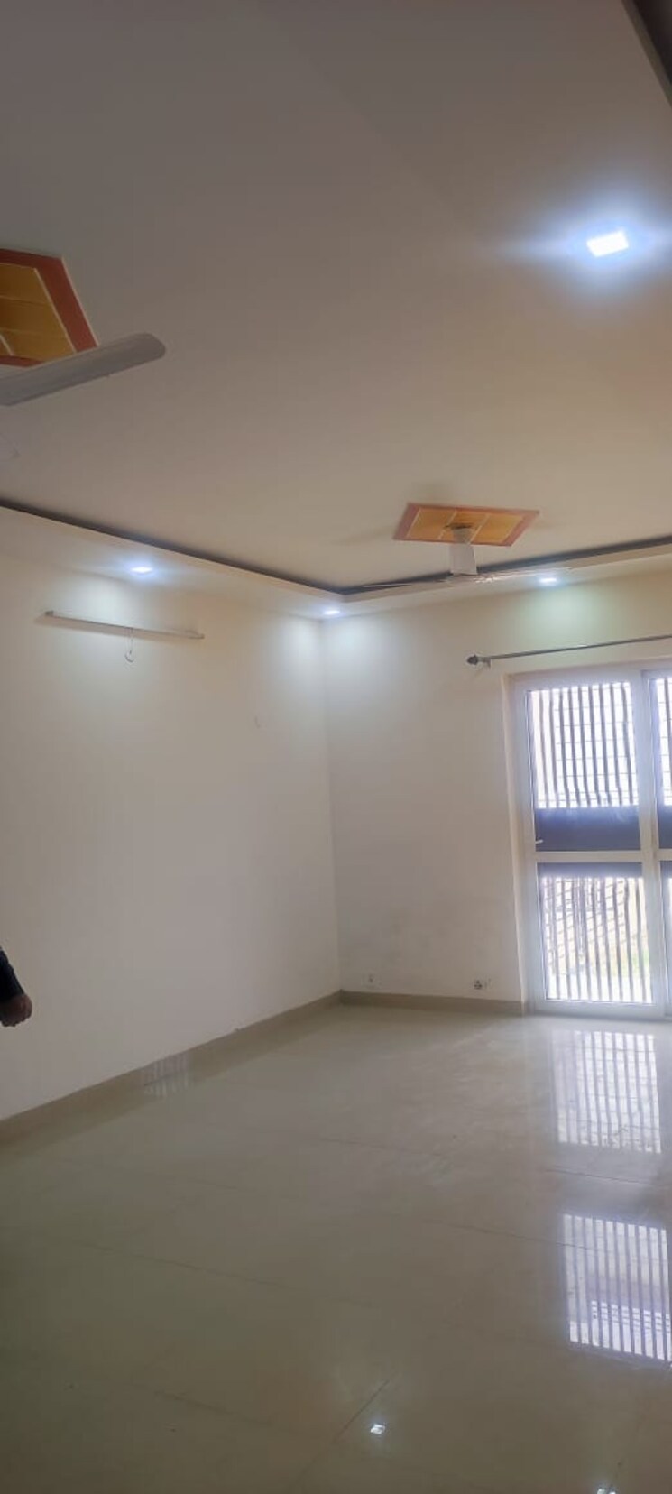 Room, bptp-eden-estate 3 Bedroom 250 Sq.Yd. Builder Floor In Sector 81 Faridabad 8224544