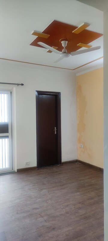 Room in 3 BHK Builder Floor at BPTP Eden Estate, Sector 81 – for Sale