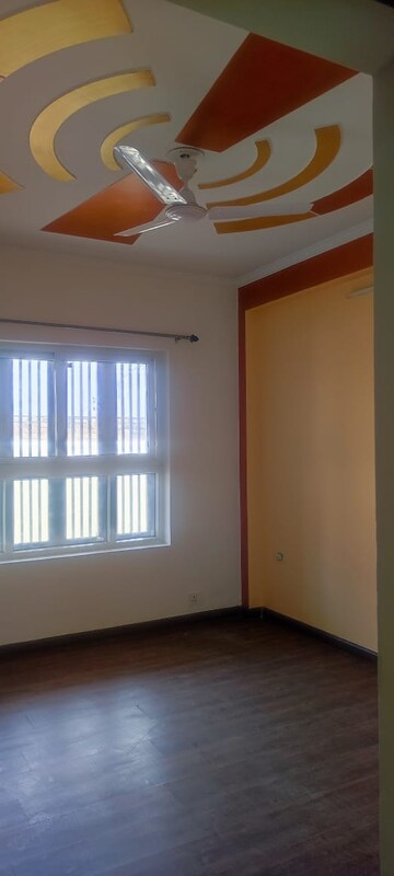 Room in 3 BHK Builder Floor at BPTP Eden Estate, Sector 81 – for Sale