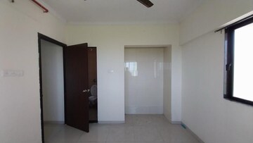 Room in 1 BHK Apartment at Unnati Woods CHS, Kasarvadavali – for Sale