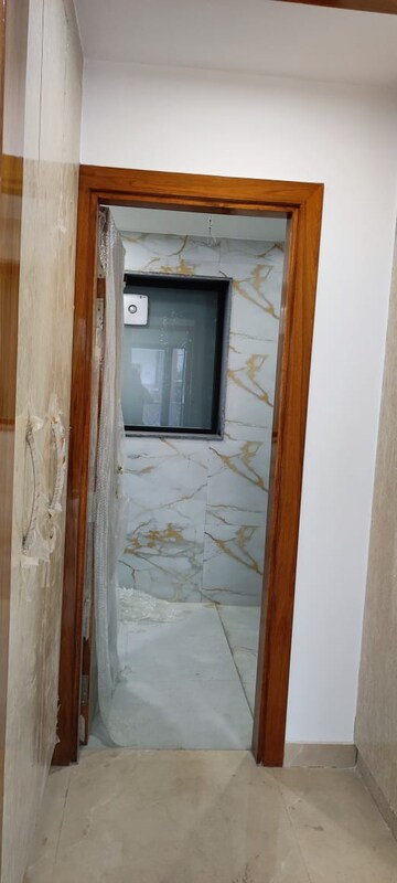 Room in 3 BHK Builder Floor at BPTP Parkland, Sector 75 – for Sale