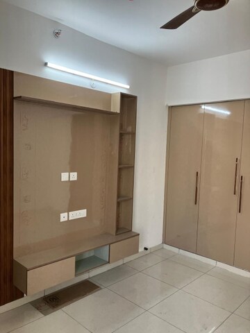 Room in 3 BHK Apartment at Nirala Estate II, Tech Zone 4 Greater Noida – for Rent
