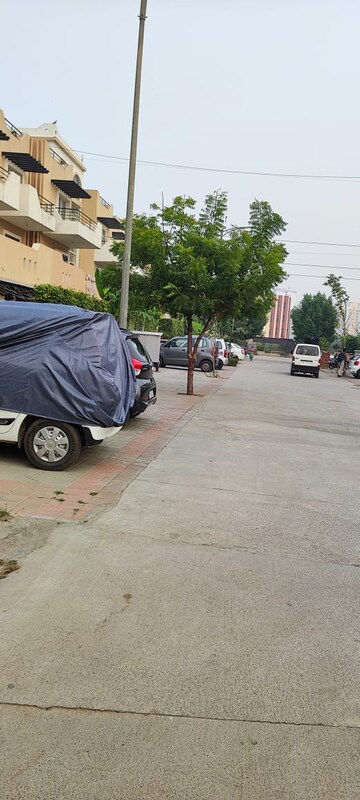 Parking in 3 BHK Builder Floor at BPTP Park 81, Sector 81 – for Sale
