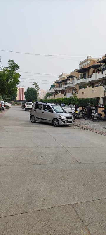 Parking in 3 BHK Builder Floor at BPTP Park 81, Sector 81 – for Sale