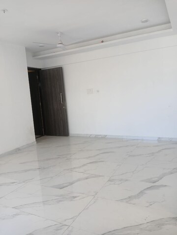 Room in 2 BHK Apartment at Dev Leo Tower, Oshiwara – for Rent