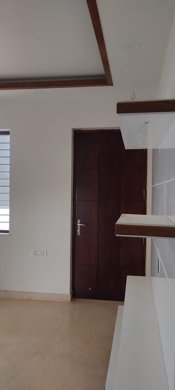 Furnished Amenities in 3 BHK Builder Floor at Sector 14 – for Rent