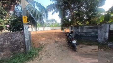 Parking in  Plot at Puthiyakavu – for Sale