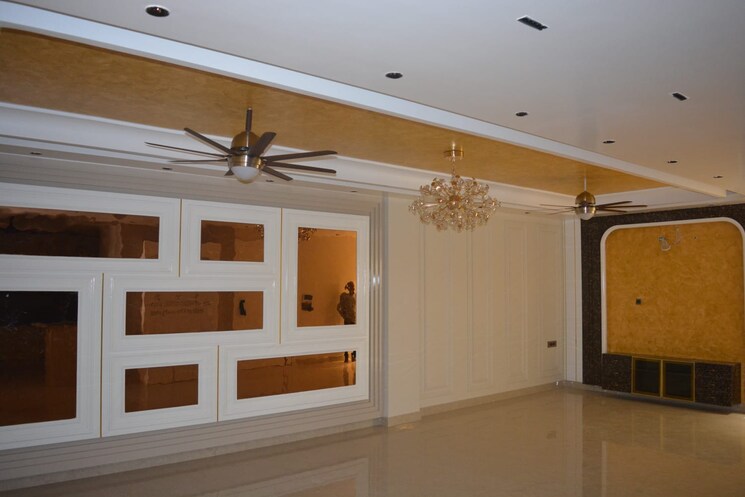 Living Room, shakti khand 4 Bedroom 230 Sq.Yd. Builder Floor In Shakti Khand Ghaziabad 8224763