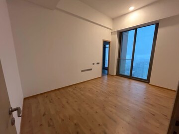 Room in 5 BHK Apartment at Rustomjee Crown, Prabhadevi – for Rent