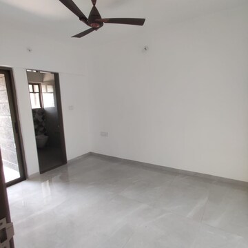 Room in 2 BHK Apartment at Oxy Beaumonde, Viman Nagar – for Rent
