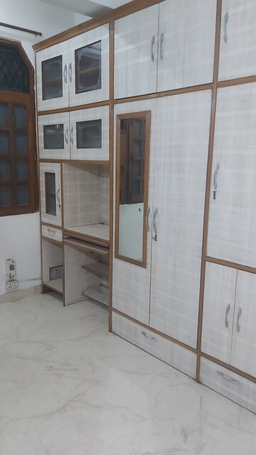 Room in 2.5 BHK Apartment at Mayur Vihar – for Sale
