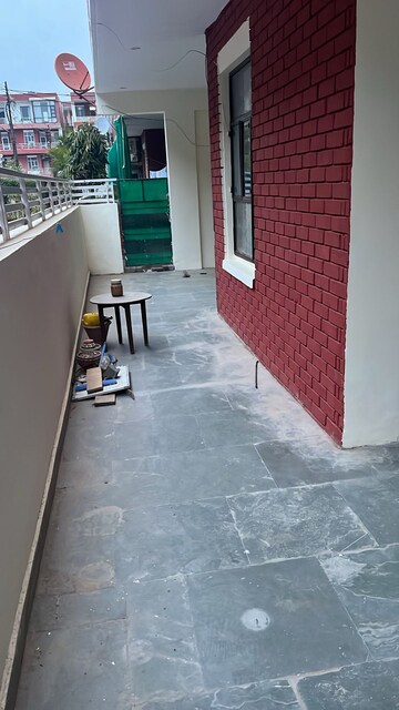 Balcony in 3.5 BHK Apartment at Mansa Devi – for Rent