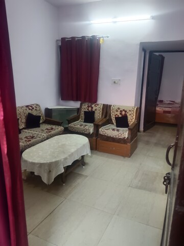 Bedroom in 1.5 BHK Apartment at Dilshad Garden – for Rent