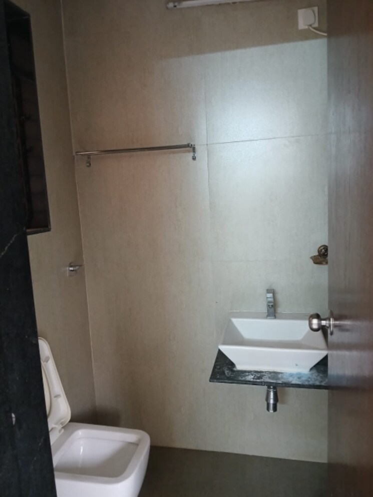 Bathroom, horizon-green 2 Bedroom 708 Sq.Ft. Apartment In Borivali East Mumbai 8224930