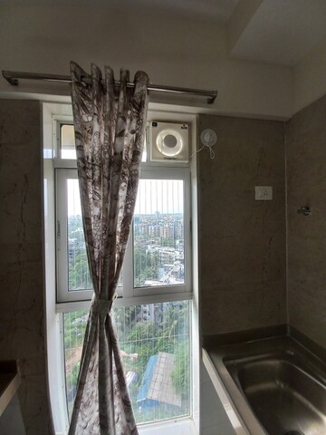 Balcony in 1.5 BHK Apartment at Dosti Oro 67, Kandivali West – for Rent