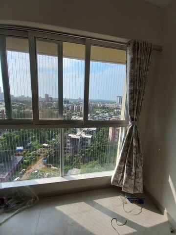 Balcony in 1.5 BHK Apartment at Dosti Oro 67, Kandivali West – for Rent