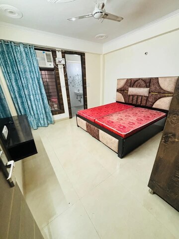 Bedroom in 2 BHK Builder Floor at Sector 43 – for Rent